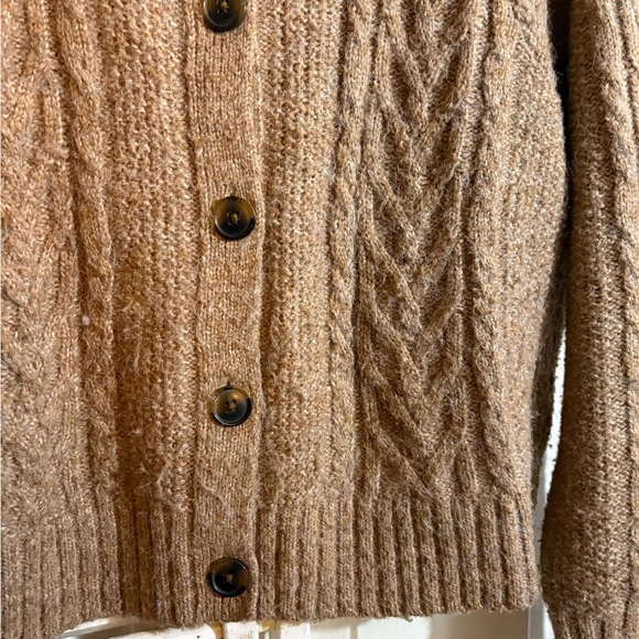 Old Navy Women's Tan Cable Knit Cardigan - Picture 2 of 5